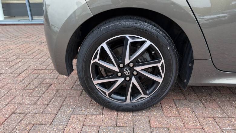 Toyota Yaris 1.5 Hybrid Design 5dr CVT Hybrid Hatchback